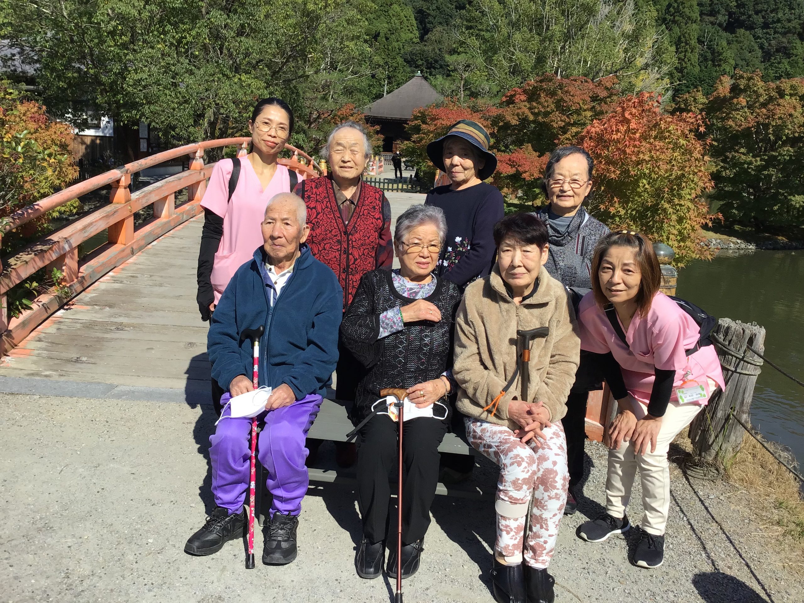 秋の外出レクは紅葉狩りとお買い物